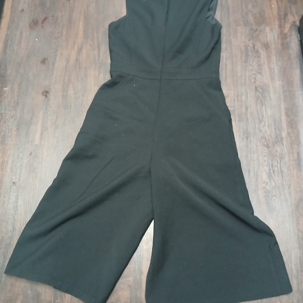 Elegant Black V-Neck Jumpsuit - Picture 8 of 9